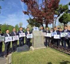 [한교총] 한교총, 양화진외국인선교사묘원 찾아 헌화